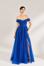 A woman poses against a light backdrop in a royal - blue tulle off - shoulder gown. The dress boasts a sweetheart neckline, delicate lace embroidery with a hint of shimmer on the bodice and skirt, plus a high side slit. Its elegant style gives off a romantic and glamorous vibe, ideal for formal events such as proms or weddings.3