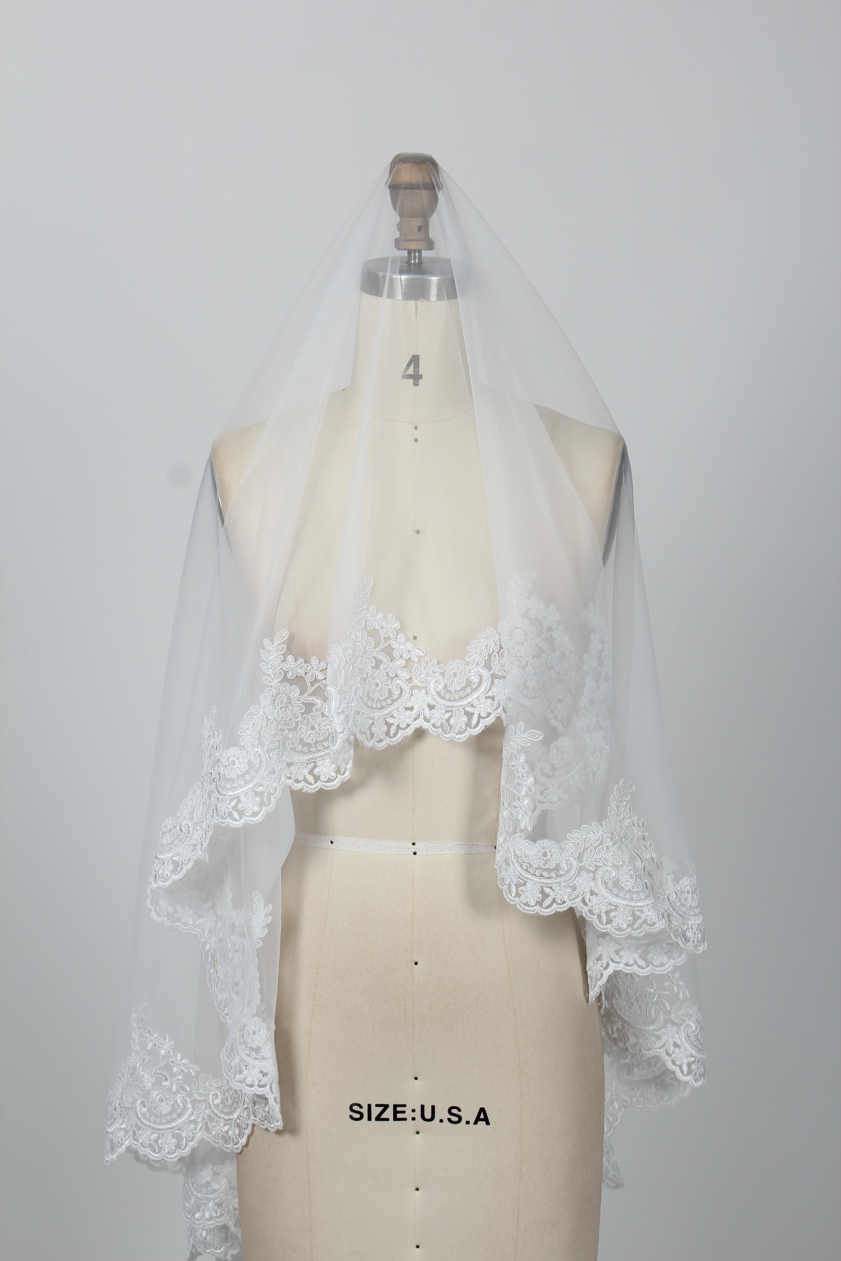 Wholesale Tiered Lace-Edged Bridal Veil – Sheer Tulle t026